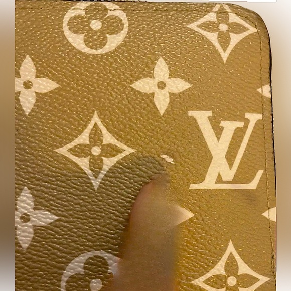 Pre-owned AUTHENTIC LOUIS VUITTON Khaki & Green Monogram Giant Zippy Wallet 😍 - Picture 4 of 14
